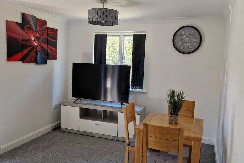 Greenhithe Cosy Apartment, Netflix And Sport Channels Экстерьер фото